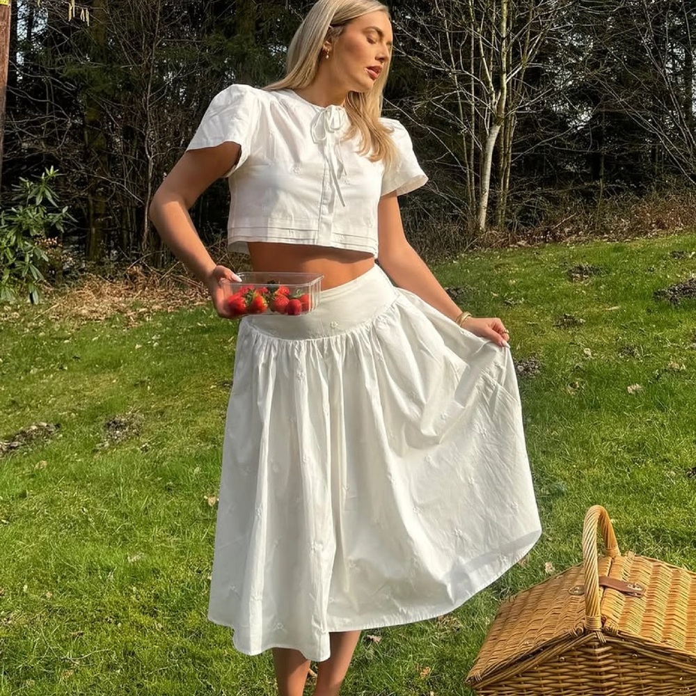 Elegant White floral Shirt and skirt